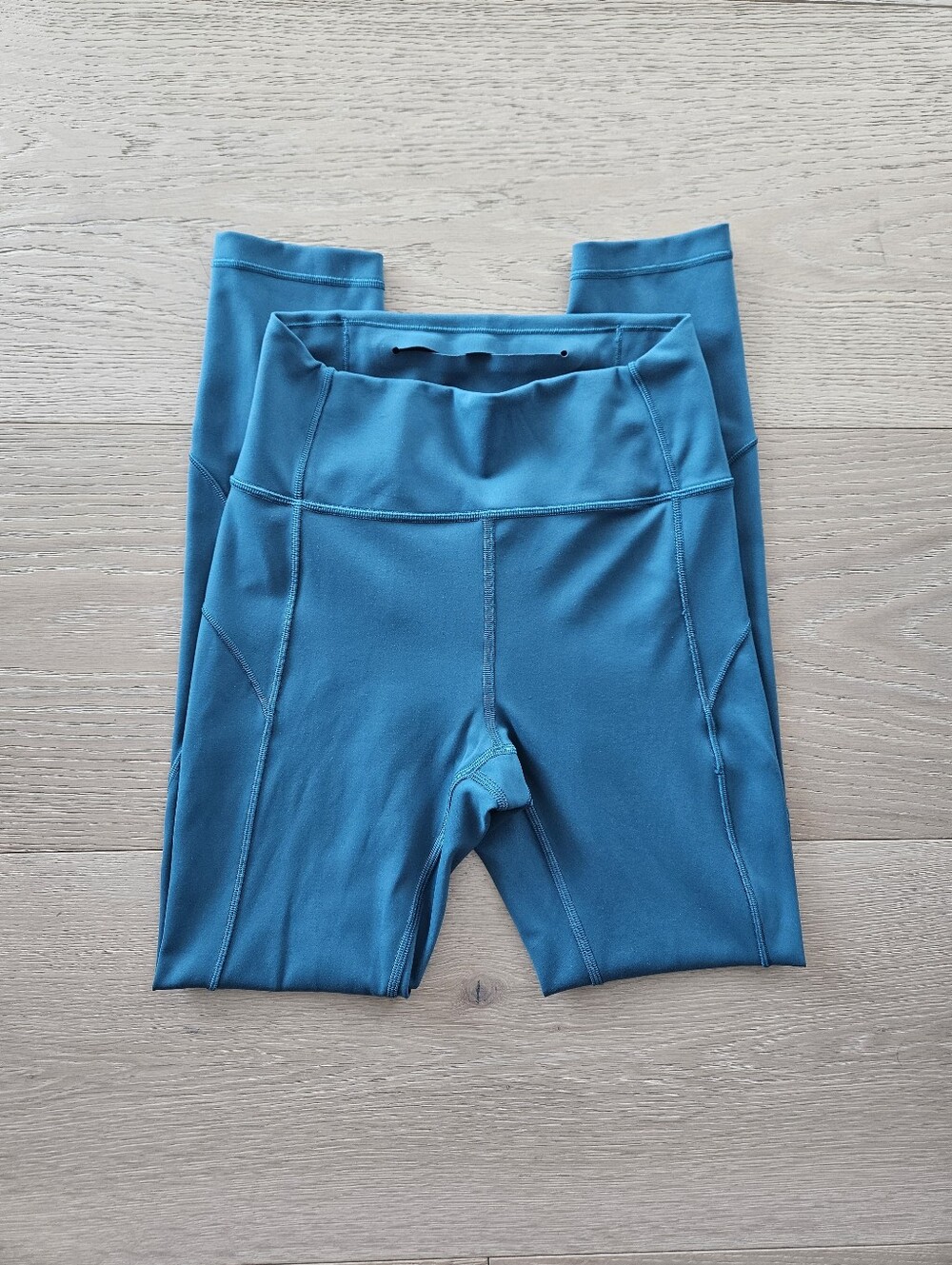 Lululemon In Movement Leggings 25" Laguna Size 4
